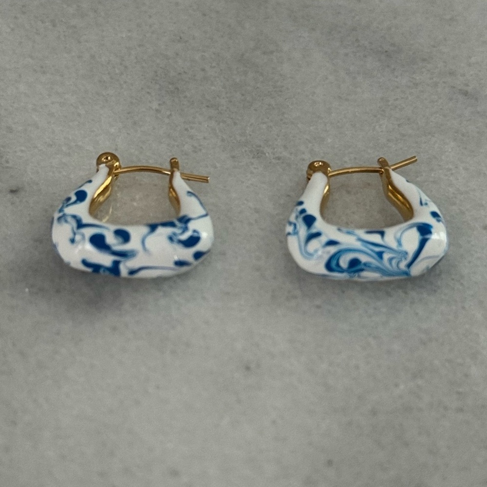 COPY - Gold White Blue Painted Oriental Geometric Hoop Earrings 

Brand New - Picture 5 of 6